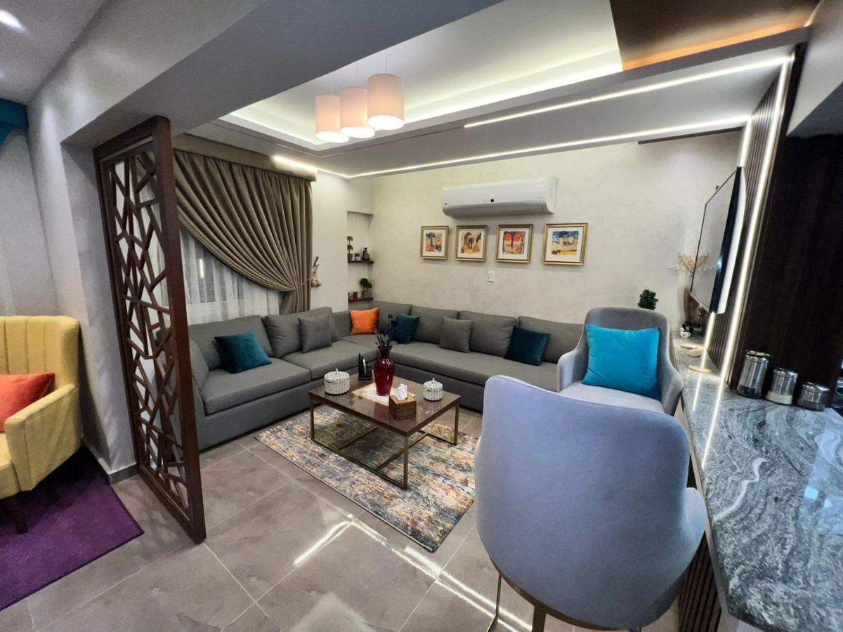 Luxury Flat With Garden And Private Entrance شقة فاخرة بحديقة و مدخل خاص Cairo Exterior photo