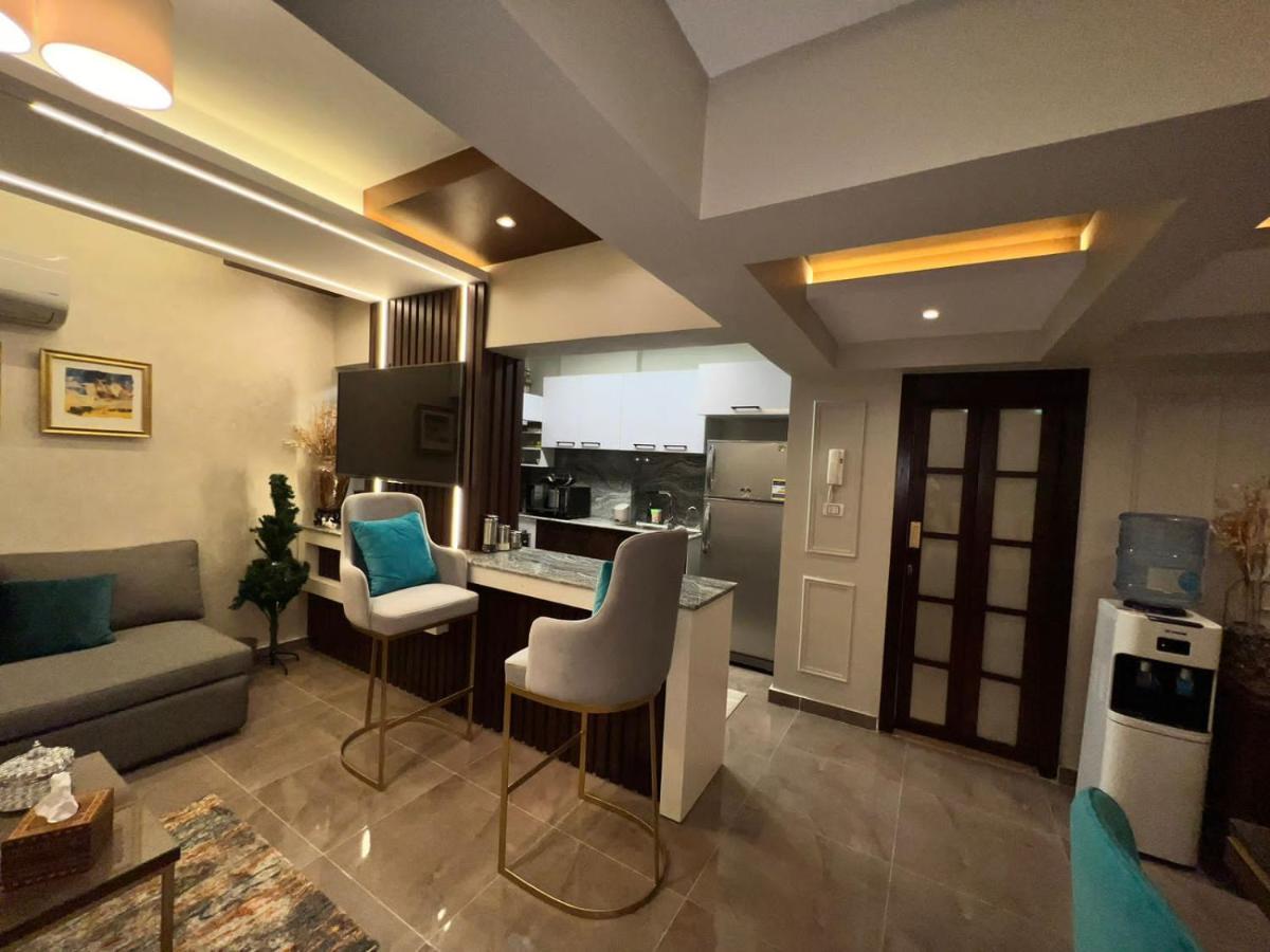Luxury Flat With Garden And Private Entrance شقة فاخرة بحديقة و مدخل خاص Cairo Exterior photo