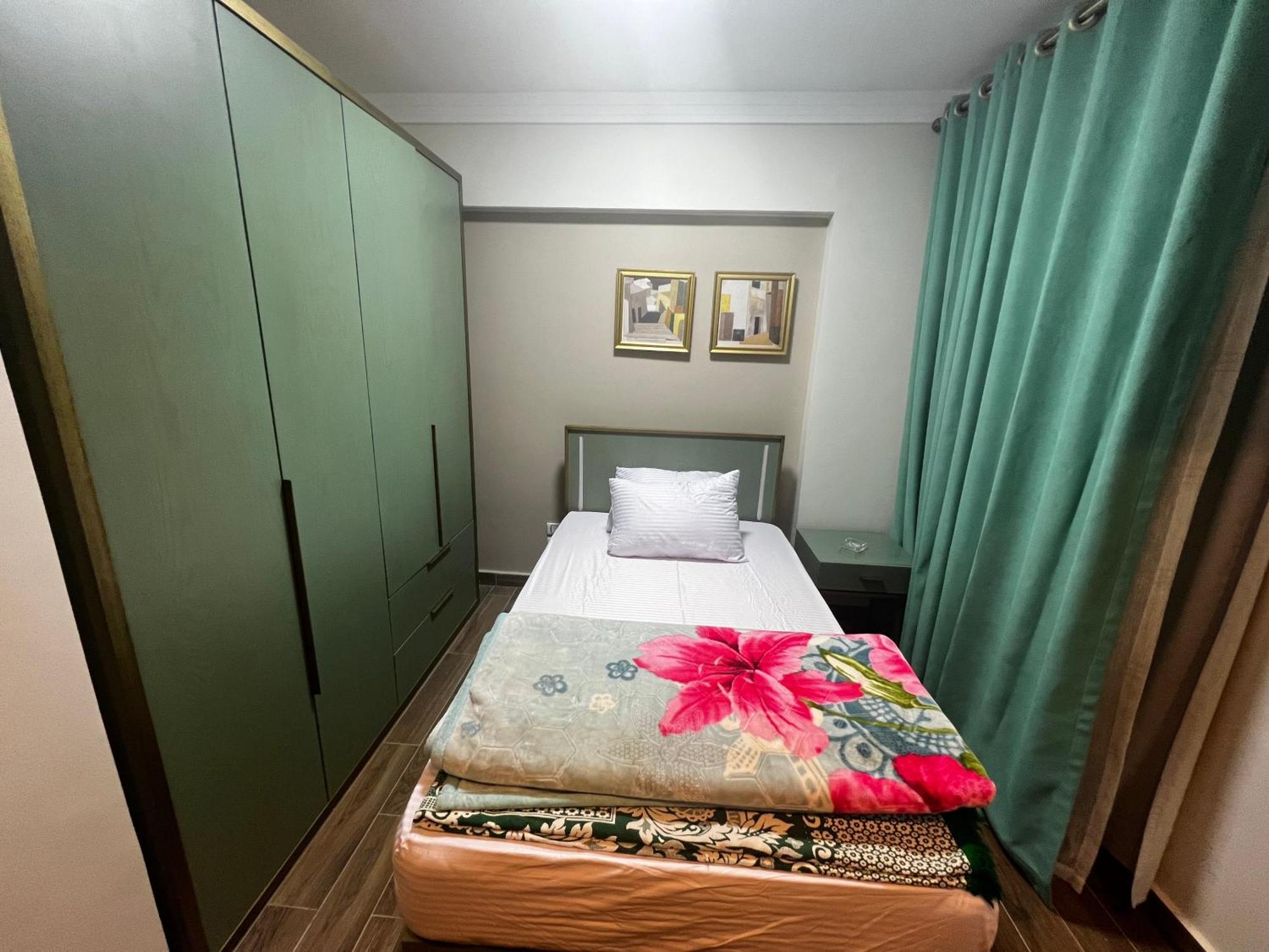 Luxury Flat With Garden And Private Entrance شقة فاخرة بحديقة و مدخل خاص Cairo Exterior photo